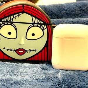 Apple White Earbud Headphones with Character Case